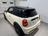 MINIを熟知したメカニックによる100項目の点検・整備を行います。不具合箇所、交換時期に達している部品に関しましては、全て弊社負担で交換してからのご納車となります。