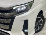 【LEDヘッドライト】悪天候や夜間走行時も良好な視界を確保し安心して運転できる高輝度LEDヘッドライトを装備!点灯速度が早く、消費電力も抑えられています。