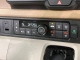【シートヒーター】寒い日に重宝するシートヒーター!エアコンより早く温まってくれるので寒がりの人も安心ですね♪エアコンの温風は乾燥するから苦手、という方にもをおすすめです。