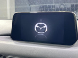 【マツダコネクトナビ】車内の雰囲気にマッチした一体型タイプのナビ。各種車輌設定やBluetooth再生等、様々な機能が楽しめます。直感的なダイヤル操作が可能で、使い勝手も良好です。