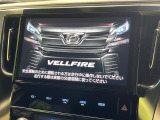 【大画面ナビ】人気の大型10インチナビを装備。存在感のある大画面はインパクト大!ナビ利用時のマップ表示は見やすく、テレビやDVDは臨場感がアップ!いつものドライブがグッと楽しくなります♪