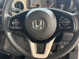 【ステアリングスイッチ】が付いており運転中に前方から目線をそらすことなくオーディオ等の操作が可能なので安心・快適にカーライフをお楽しみいただけます。