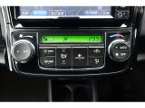 エアコンはオートタイプが装着済みです!オートモードにしておけば、車内温度を設定するだけで風の料や吹き出し口の切り替えを機械が行ってくれます!一年中快適な環境を作れますよ♪
