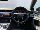 ブラックスタイリングパッケージやAudi Sportレッドコントラストステッチ等により、スポーティーなイメージに