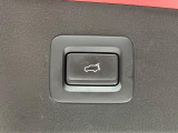 【パワーバックドア】スマートキーや運転席のボタンを押すだけでリアゲートが自動で開閉します!荷物を持っている時や、高い位置にあるバックドアを閉める際に便利な機能です♪