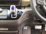 運転席周辺のスマートなレイアウトが、操作のしやすさを実現。快適なドライブをサポートします。