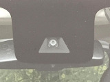 【エマージェンシーブレーキ】走行中に前方の車両等を認識し、衝突しそうな時は警報とブレーキで衝突回避と被害軽減をアシスト。より安全にドライブをお楽しみいただけます。