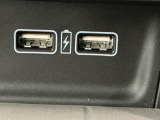 USBチャージャー搭載。スマートフォンなどの充電にとっても便利です