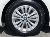 BMW純正16インチホイール。洗練されたデザインで、足元の個性を引き立てます。