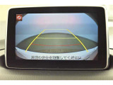 バックガイドモニターで、後方を確認しながら安心して駐車することができます。運転初心者も熟練者も必須の機能ですよ!
