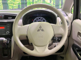 インテリアに合わせたデザインのステアリングは、運転される方のことも考え、運転しやすい形状、大きさです。是非一度、実際に触ってお確かめください。