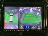 狭い場所での駐車やすれ違いなどでより的確な運転操作に役立つ360°ビューモニターが装備されています。