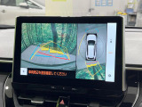【パノラミックビューモニター】専用のカメラにより、上から見下ろしたような視点で360度クルマの周囲を確認することができます☆死角部分も確認しやすく、狭い場所での切り返しや駐車もスムーズに行えます。
