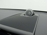 【Bowers & Wilkins】世界のオーディオファン垂涎のプレミアムサウンドシステムを搭載。コンサートホールのベストポジションに相当する音場空間を忠実に再現。乗る人すべてに驚きの音響体験を提供します