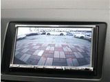 お車選びをお楽しみ頂けるよう、在庫車の展示スペースを十分に確保しております。