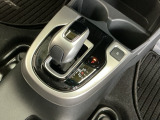 シンプルでスマートなセレクトレバーです