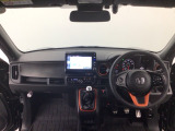 【前方視界】開放的な前方視界!運転がしやすく疲れにくいです♪窓が大きく、見通しがとっても良いおクルマですよ♪