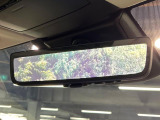 【デジタルインナーミラー】後席の大きな荷物や同乗者で後方が確認しづらい時でも安心!カメラが撮影した車両後方の映像をルームミラー内に表示。クリアな視界で状況の確認が可能です!