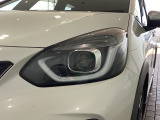 LEDヘッドライトは、点灯の瞬間から最大光量を発揮し、突然暗くなるトンネルなどでの安定感を高めます。