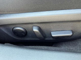 【10Wayパワーシート】 細かい角度調節が可能な、電動シートです。シートポジションの記憶機能つきで便利。