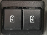 【USB端子】USB接続もついていますので携帯などの電子機器の充電にも使えて便利です。