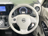 インテリアに合わせたデザインのステアリングは、運転される方のことも考え、運転しやすい形状、大きさです。是非一度、実際に触ってお確かめください。