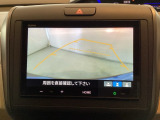 バックでの車庫入れも安心です! リアカメラが付いているバックモニター付のディスプレイ・オーディオです。操作線もついており距離感も画面から確認できます。