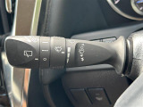 【オートワイパー(AUTO)】雨が降り出した時に、雨滴検出用センサー(レインセンサー)が雨滴を感知すると、自動でワイパーが動作します。