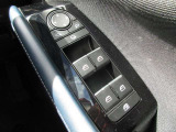 ドアミラーもAUTOで格納とっても便利です♪ウインドー操作も全てオート機能を採用しております☆