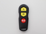 車いす引き込みのウインチ用リモコンも付いています。