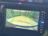 【バックカメラ】駐車時に後方がリアルタイム映像で確認できます。大型商業施設や立体駐車場での駐車時や、夜間のバック時に大活躍!運転スキルに関わらず、今や必須となった装備のひとつです!