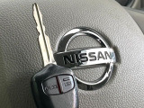 【キーレス】少し離れた場所からでもボタン一つでドアの開錠・施錠ができるのでとっても便利!ドアの鍵穴周りに傷をつけることもありません♪