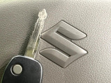 【キーレス】少し離れた場所からでもボタン一つでドアの開錠・施錠ができるのでとっても便利!ドアの鍵穴周りに傷をつけることもありません♪