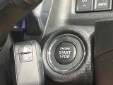 【キーレススタートシステム】カバンやポケットに入れたままでもドアの施錠・解錠が可能なスマートキーを装備。エンジンのオン・オフ時もカギを取り出す必要が無いからとっても便利です♪