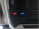 ■専用ボタンでコールセンターへ接続。状況に応じて緊急車両の要請やロードサービスの取次ぎを行います。重大事故の際は自動的にコールセンターにつながり、緊急車両やドクターヘリを要請します。(要申込)