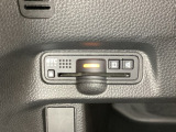 ハンドルの左下にETCがついています。高速道路の料金所の通過も楽々です。 カードの取り出しもしやすい場所についています。