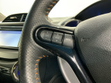 ステアリングにオーディオ操作スイッチが付いています。オーディオ画面に直接タッチしなくても操作が出来ますので、運転に集中できます。