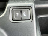 両側電動パワースライドドア!ドアノブや画像のスイッチで簡単に開閉が出来ます!便利です!傾斜のある駐車場などでも勝手に閉まったりしないので安心です!