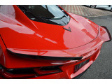 ZO6専用トランクスポイラー 高速走行時のパフォーマンス性能を高める大型トランクスポイラーを装着致します。