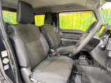 運転席シート廻りは使用感も少なく、良好な状態となっています。前オーナー様が丁寧に使っていたことがよくわかりますね。