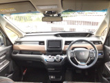 【前方視界】開放的な前方視界!運転がしやすく疲れにくいです♪窓が大きく、見通しがとっても良いおクルマですよ♪