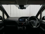 見通しのよいすっきりとした視界で、誰でも運転しやすいです。運転のしやすさは疲れにくさにも繋がりますよ♪