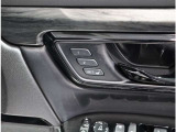1のキーで解錠・運転席ドアを開けたとき、メモリー1で記憶したシート位置に自動調節してくれる機能『ドライビングポジションシステム』がついています!(同様に2での解錠の際は2で記憶した位置にしてくれます)