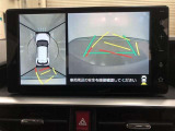 【バックガイドモニター】後方の映像をナビ画面に表示するだけでなく、ステアリング操作に連動して動くガイド線も同時に表示!予想進路の確認をしながら後退できるので便利です!