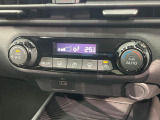 【オートエアコン】一度お好みの温度に設定すれば、車内の温度を検知し風量や温度を自動で調整。暑い…寒い…と何度もスイッチ操作をする必要はありません。快適な車内空間には必須の機能ですね♪