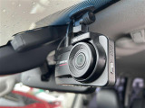 【ドライブレコーダー】映像・音声などの運転中の記録を残します。事故などを起こした起こされた時の証拠になりえますので、もしも時でも安心ですね。