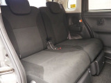 大人もゆったり乗れるセカンドシート 乗車定員4名