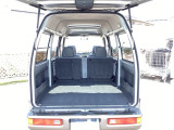 自社整備工場で点検整備をおこなってからお渡ししています。車検が残っている場合は『12ヶ月点検整備』を、車検整備付きの場合は『車検整備』をおこないます。整備費用は車両本体価格に含まれています。