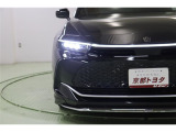 4つのランプに宿る力強い眼差し。4眼LEDヘッドランプです。汚れや積雪を取り除いてくれるヘッドライトウォッシャー付。オートライト、オートハイビームも搭載しているので面倒なヘッドライトの切替えは不要です
