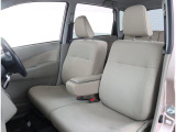 長時間の運転も疲れにくいフロントシート!体をしっかり支えてくれて運転がしやすい形状です!